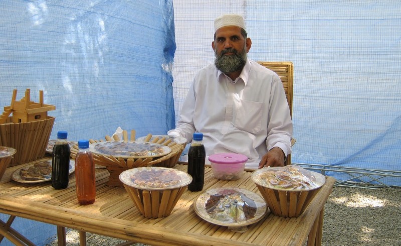 دوری از بیماری های قلبی عروقی در راستای استفاده از غذاهای سنتی/طبخ 255 نمونه غذا در سیستان و بلوچستان