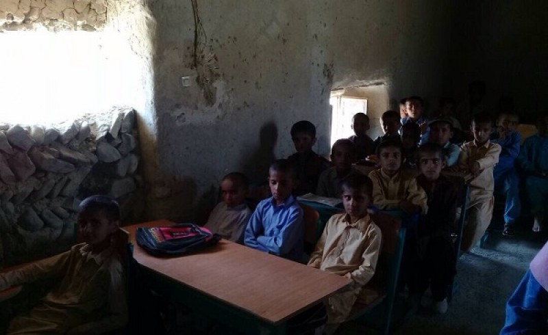 ترک تحصیل دانش آموزان دختر به دلیل کمبود مدرسه در" وَدگر" مهرستان/ سوخت کش سرویس مدرسه پسرانه!