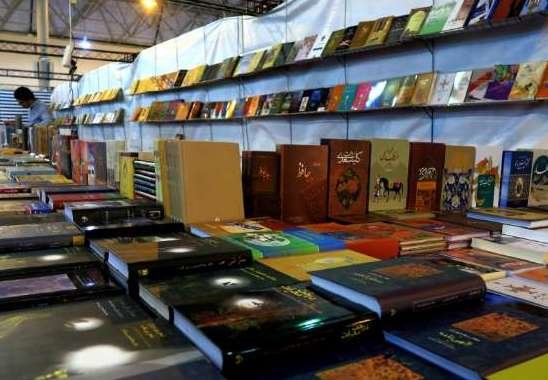 50 درصد تخفیف در نمایشگاه کتاب سراوان/ بازار هفتگی شبانه کتاب در دیار نخل و نگاره برپا می شود