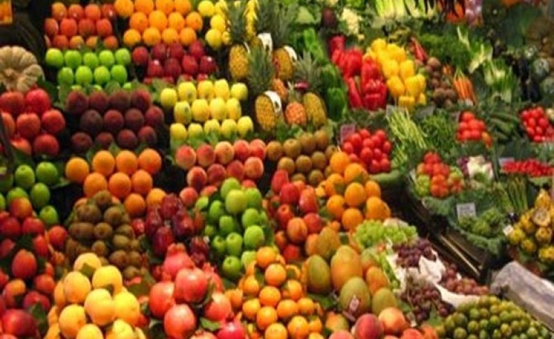 واردات میوه بسیار محدود شده است/ مشکلی برای بازار شب عید نداریم