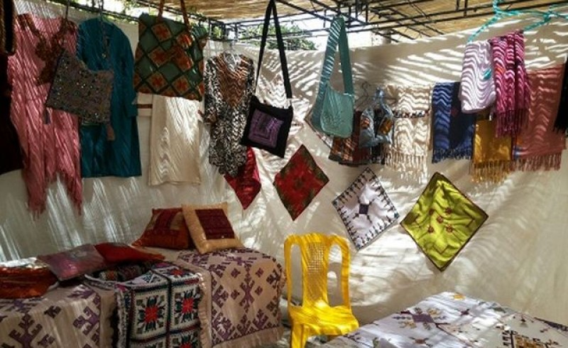 سراوان؛ در تب و تاب آماده سازی کمپ های نوروزی/ استقبال از گردشگران با سیاه چادر و غرفه های سنتی