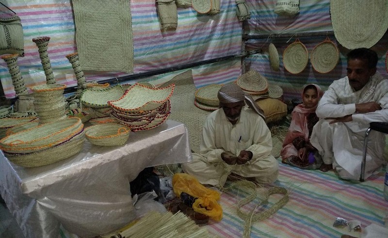 گزارش تصویری/ نمایشگاه فروش محصولات سنتی و صنایع دستی بومی سراوان به مناسبت نوروز ۹۷