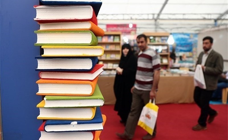 برپایی نمایشگاه کتاب با تخفیف 50 درصدی در سراوان