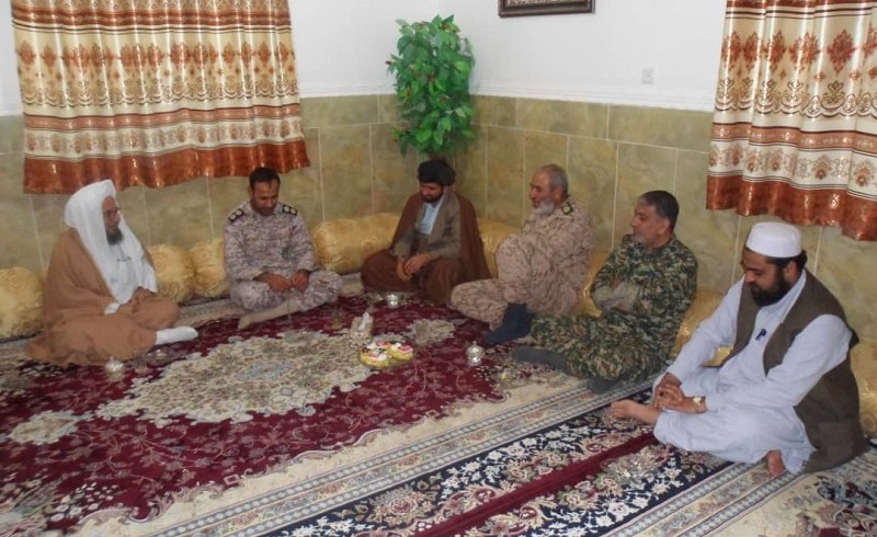 دیدار فرمانده قرارگاه شهید سجاد سراوان  با ائمه ی جمعه  تشیع و اهل سنت شهرستان+ تصویر