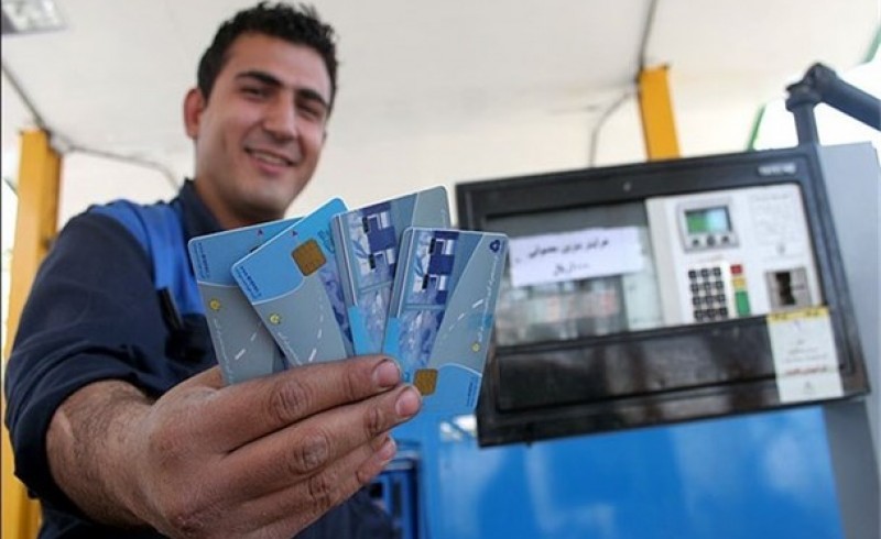 دود بلاتکلیفی دولت در سهمیه بندی بنزین به چشم مردم رفت/ مصرف با نرخ آزاد تا زمان صدور کارت‌های سوخت!