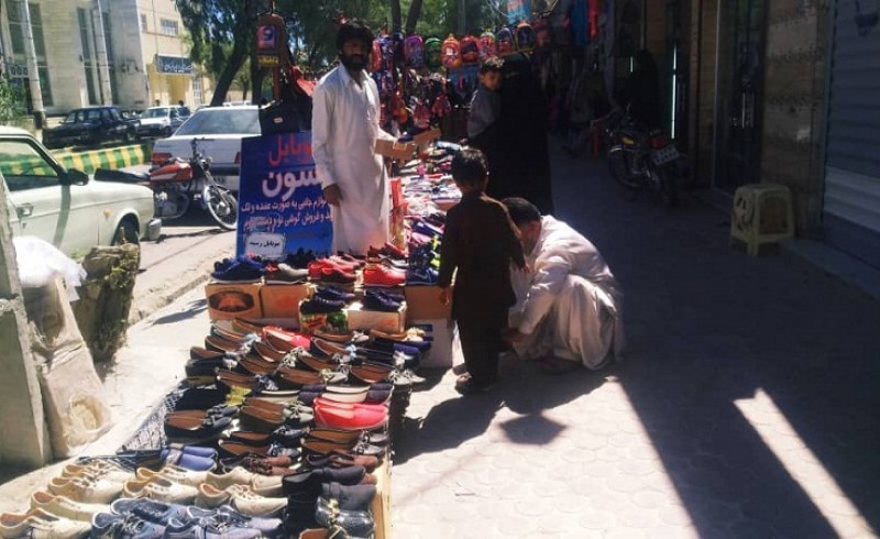 گزارش تصویری/ بازار فروش لوازم التحریر و البسه دانش آموزان در سراوان