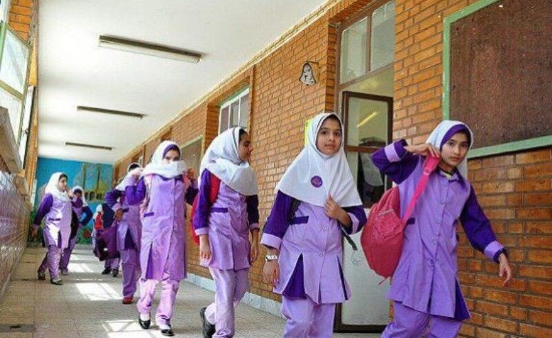 تهیه لباس فرم مدارس در سراوان اجباری نیست