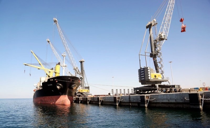 بارگیری همزمان 2 کشتی کالای صادراتی در بندر چابهار