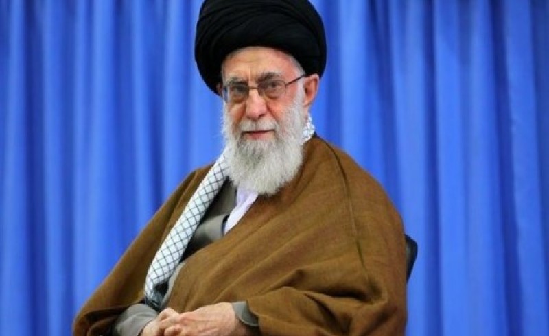 مقامات آمریکا شارلاتان و تروریست هستند/ اگر کوته‌بینی نکنیم ایران به قلّه حکومت اسلامی می‌رسد