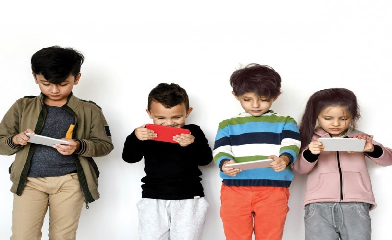 استفاده از تلفن همراه چه آسیب‌هایی را به کودکان وارد می‌کند؟