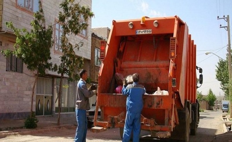 گلایه شهروندان از عدم جمع آوری زباله های رها شده در اطراف باکس ها/ زیر سوال بردن تلاش پاکبانان بی انصافی است