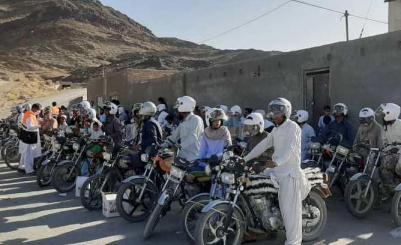 توزیع 500 عددکلاه ایمنی بین موتورسواران سیستان و بلوچستان