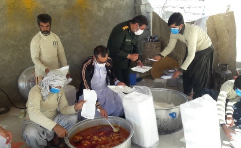تداوم کمک مومنانه در  سیب و سوران/ 1100 پرس غذای گرم در دهستان "پسکوه"  توزیع شد+تصویر