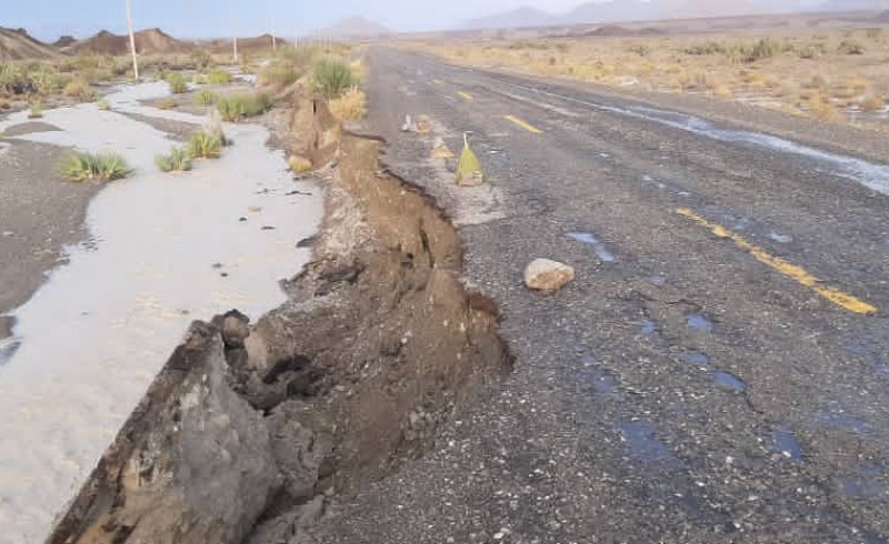خسارت بالای بارش های رگباری به محورهای مواصلاتی در سیستان وبلوچستان/۶ مسیر سیلابی جنوب بازگشایی شد