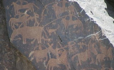 سنگ نگاره‌های دره نگاران برگی از هویت تاریخی سراوان است/سنج نوشت ها برجسته ترین عمل فرهنگی انسان های عصر شکار